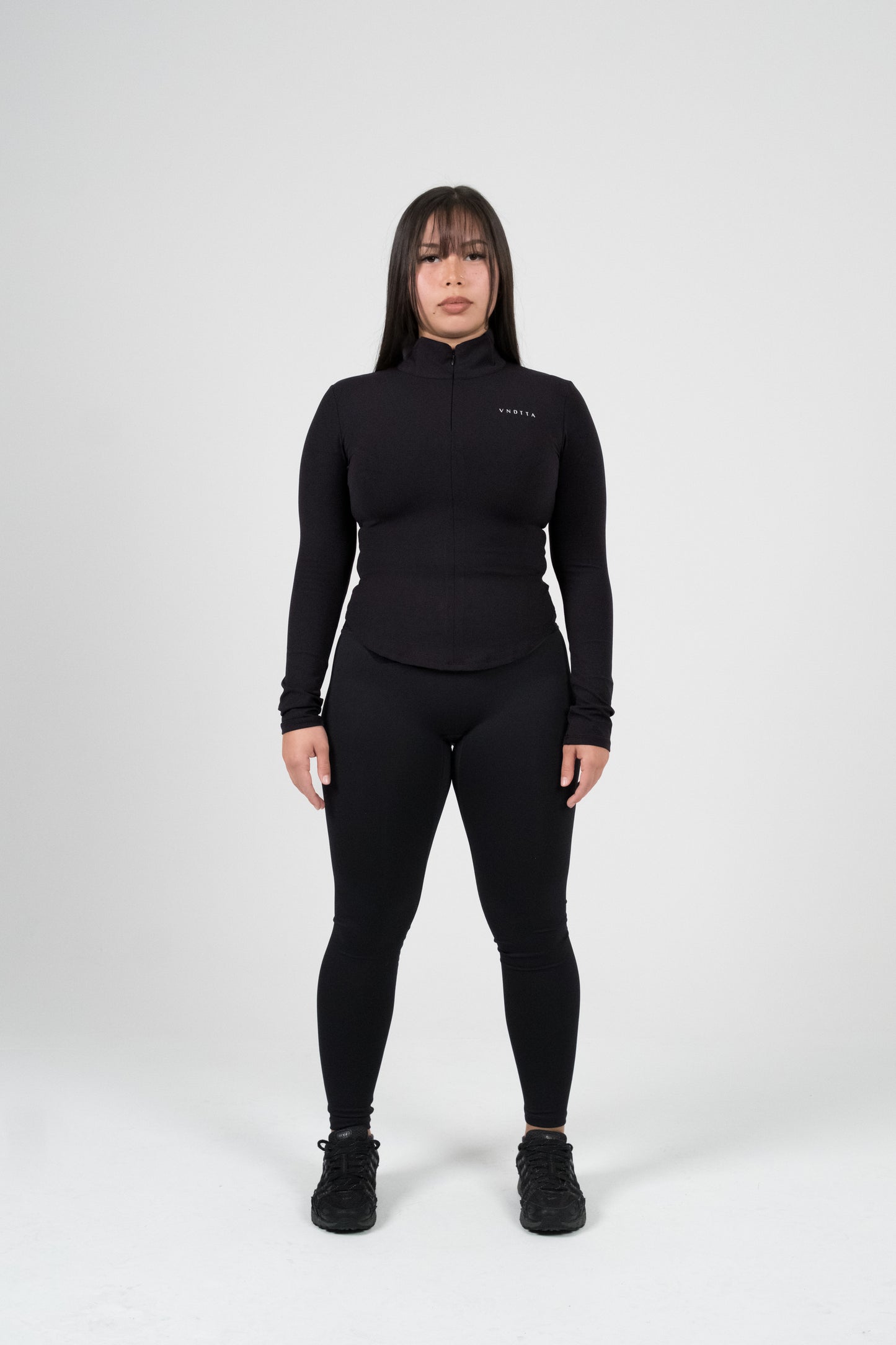 V LONGSLEEVE BLXCK